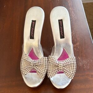 Betsy Johnson Silver Glitter Bow Women's high heels, 4” heel